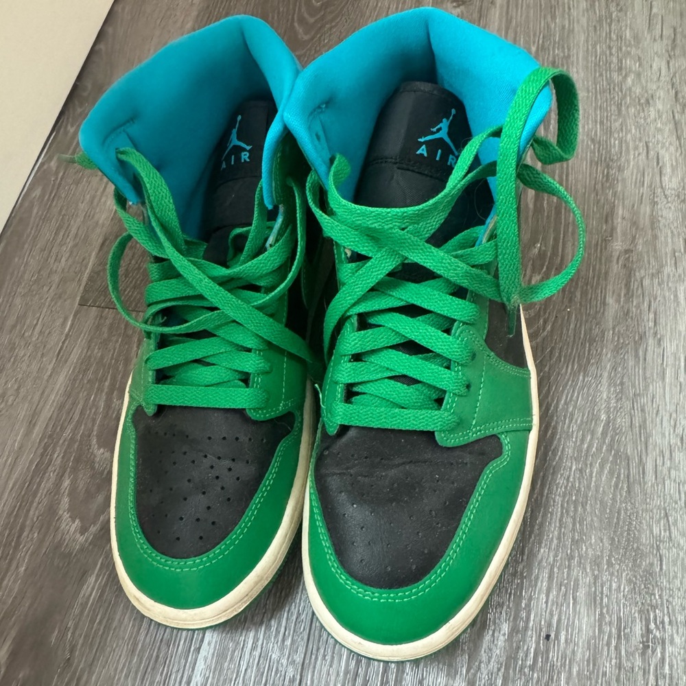 Womens Air Jordan 1 Mid in Lucky Green Aquatone